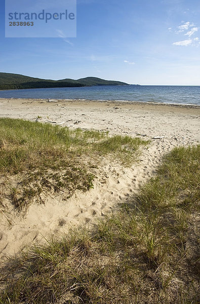 Sand Beach  einem der schönsten Strände am nördlichen Ufer des Lake Superior  Neys Provincial Park  gelegen zwischen Terrace Bay und Marathon  Ontario  Kanada.