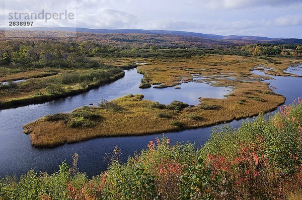 ASpy Flussmündung  Herbst  Cape Breton Highlands. Nova Scotia  Kanada.