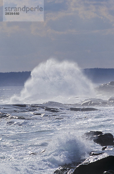 Felsbrocken Sturm zerbrechen brechen bricht brechend zerbrechend zerbricht Gewölbe Kanada Nova Scotia Neuschottland