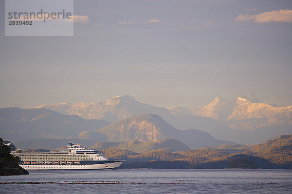 Korridor Korridore Flur Flure Schiff innerhalb Geräusch Kreuzfahrtschiff British Columbia Kanada