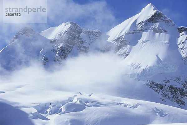 Kitnayakwa Peak umhüllt Nebel über Burnie Gletscher  Howson Strecke nahe Smithers  British Columbia  Kanada.