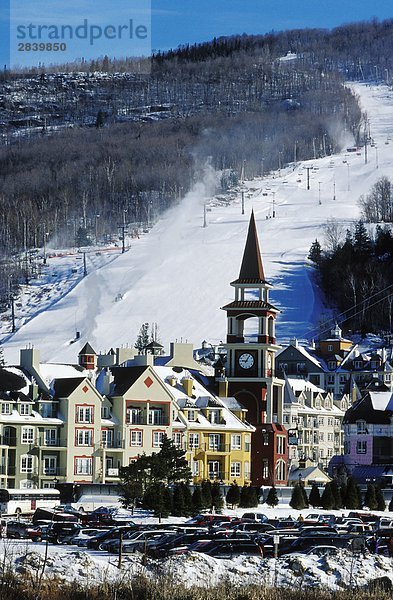 Ansicht des Dorf am Fuße des Mont Tremblant Ski Resort  nördlich von Montreal  Québec  Kanada.