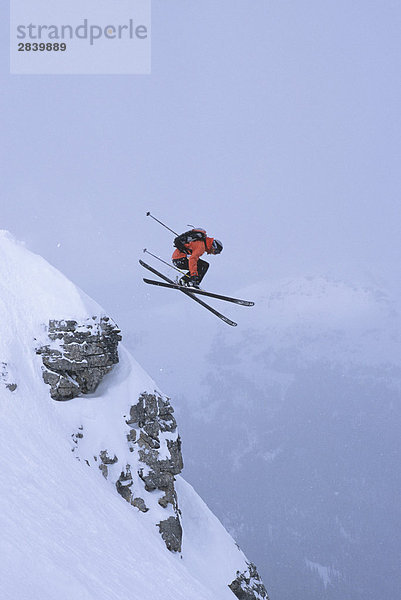 junger Mann Ski Delirium Dive  Sunshine Village  Alberta  Kanada.