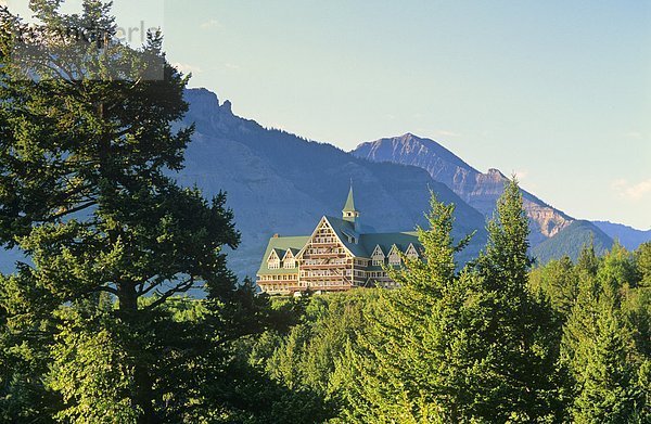 Historic Prince Of Wales Hotel oberhalb Waterton Lake in Waterton-Lakes-Nationalpark  Alberta  Kanada.