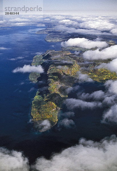 Luftbild von Sibley Halbinsel und Sleeping Giant Provincial Park auf der Küste des oberen Sees in der Nähe von Thunder Bay  Ontario  Kanada.