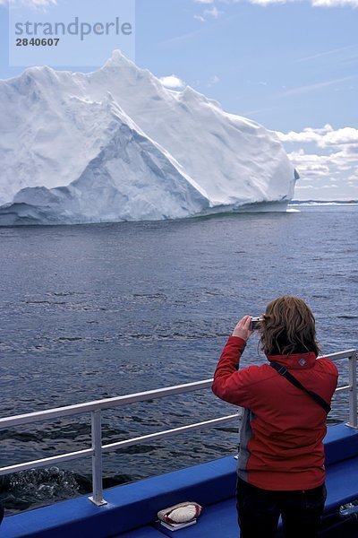 Eisberg sehen Entdeckung Gasse Tagesausflug Tourist Boot Reise Kanada Nordland