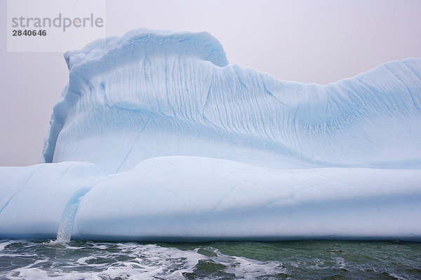 Eisberg Küste Insel vorwärts groß großes großer große großen Karibu Kanada gemahlen