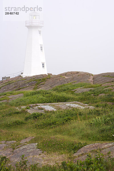 Die neue Cape Spear Leuchtturm hüllte in Nebel  entlang der Cape Spear Laufwerk  Avalon Halbinsel  Neufundland & Labrador  Kanada.