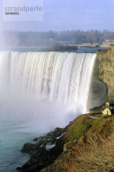 Aussichtsplattform unter Horseshoe Falls  Niagara Falls  Ontario  Kanada.
