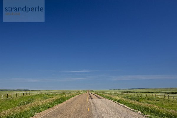 Einsame Route (Highway 21) im südlichen Saskatchewan  Kanada.