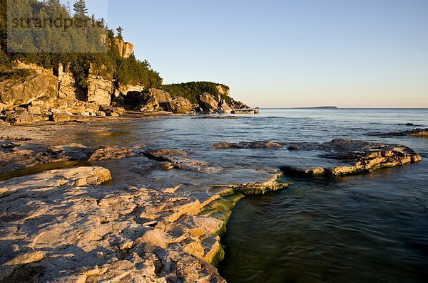 Niagara-Schichtstufe bei halbwegs Log Dump Bruce Wanderroute  Bruce Penninsula National Park  in der Nähe von Tobermory  Ontario  Kanada.