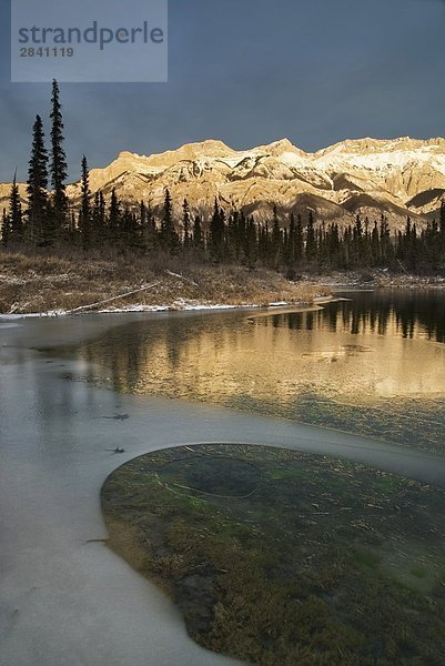 Miette Range  unbenannten heißer Frühling  Jasper-Nationalpark in Alberta  Kanada.