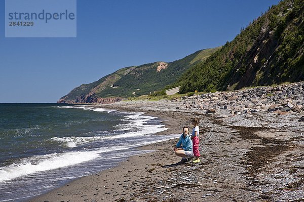 Strand Tochter Mutter - Mensch Kanada Cape Breton Island Nova Scotia Neuschottland