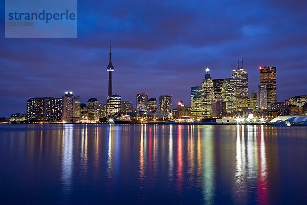 Ansicht des Toronto Skyline at Night von 'The Docks   Toronto  Ontario  Kanada.