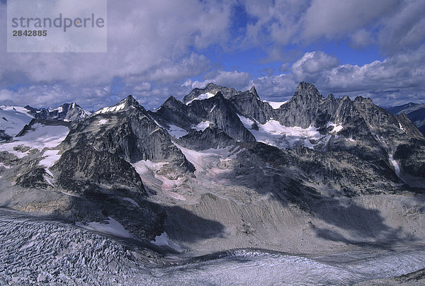 Die Vowell Gruppe der Gipfel in einem abgelegenen Teil des Bugaboo Gletscher Provincial Park Purcell Mountains  British Columbia  Kanada.