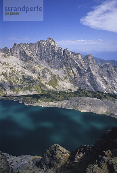 Blick nach unten in Mulvey Becken und Mt Gladsheim von oben auf Mt Gimli Selkirk Mountains Valhalla Provincial Park  British Columbia  Kanada.