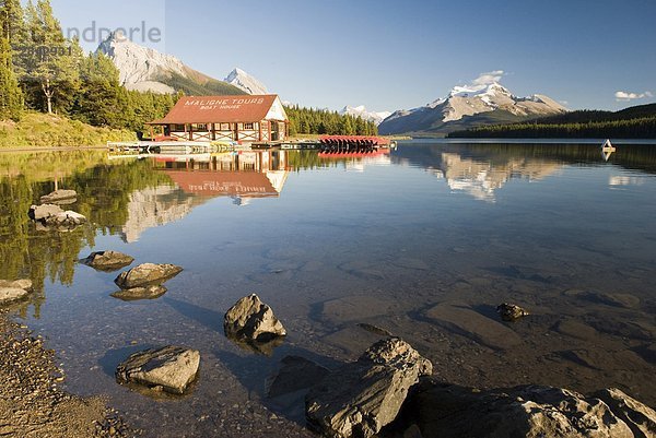 Das Bootshaus am Maligne See im Jasper-Nationalpark in Alberta  Kanada.
