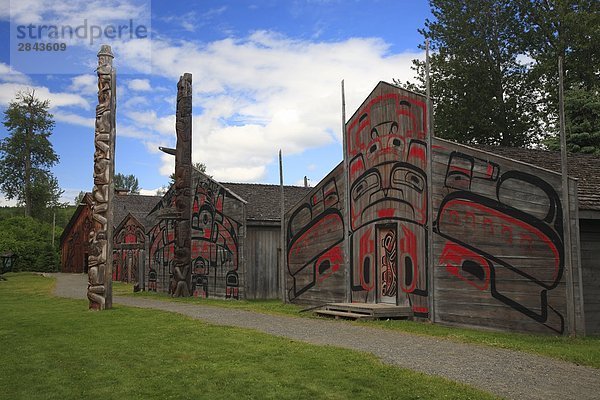 Totempfahl und Langhäuser  Ksan historischen Dorf und Museum  Hazelton  British Columbia  Kanada