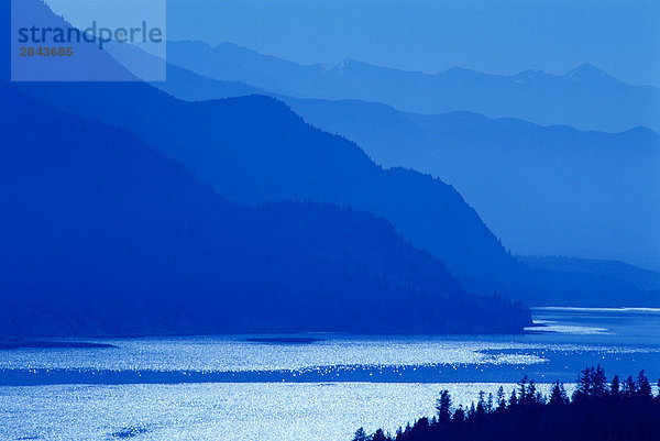 Columbia See mit kanadischen Rocky Mountains im Hintergrund  in der Nähe von Canal Wohnungen  British Columbia  Kanada