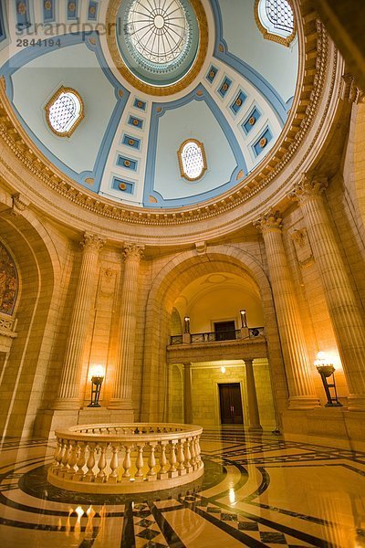 Die Vorkammer an der Basis der Kuppel Rotunde der Legislative Gebäude (erbaut zwischen 1913 – 1920) in der Stadt Winnipeg  Manitoba  Kanada