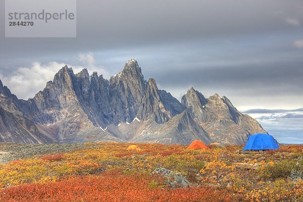 Campingplätze in die Tombstone-Tal vor der Tombstone Berg  Yukon  Kanada