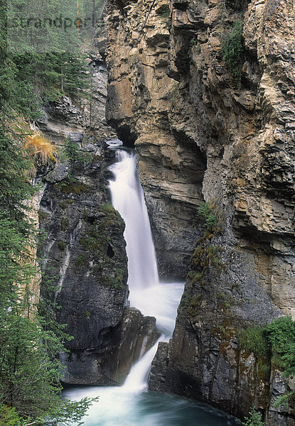 Lower Falls  Johnston Canyon  Banff-Nationalpark  Alberta  Kanada