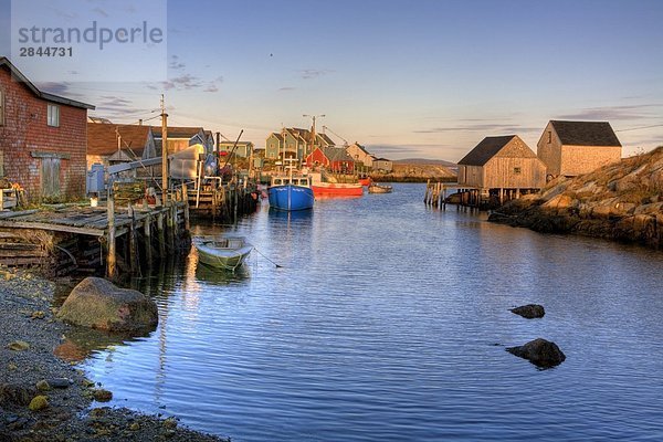 Sonnenuntergang über Fischerdorf  Peggy's Cove  Nova Scotia  Kanada
