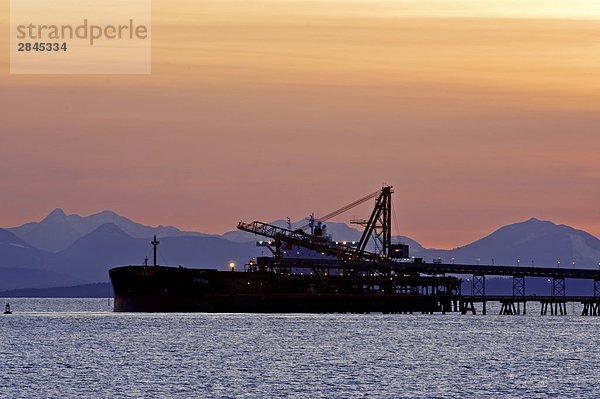 Sonnenuntergang Himmel über Insel British Columbia Kanada Fracht Vancouver