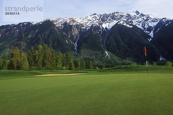 Big Sky Golf Course  mit Mount Currie an Pemberton  nördlich von Whistler entlang Highway 99  British Columbia  Kanada.