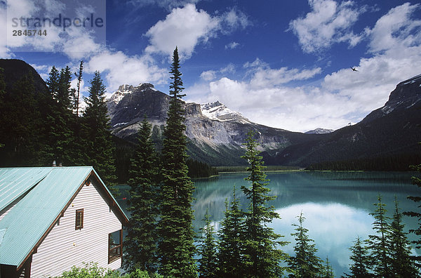 Emerald Lake mit Chalets  British Columbia  Kanada.