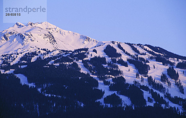 Ski-Resort Whistler - Blackcomb Gletscher mit warmes Licht  Whistler  British Columbia  Kanada.