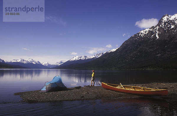 Kanu Campiong auf Tatlayoko Lake  British Columbia  Kanada.