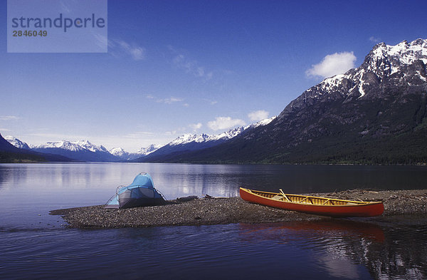 Kanu camping auf Tatlayoko Lake  British Columbia  Kanada.
