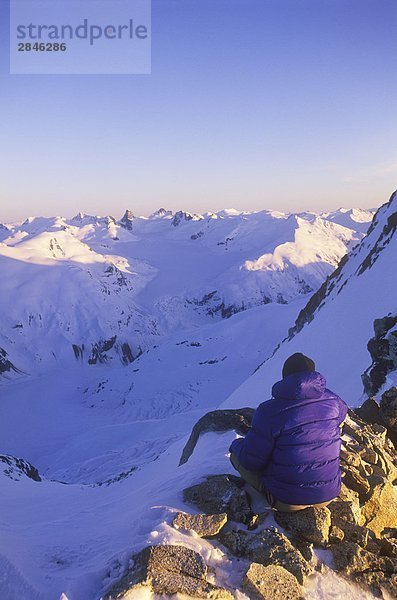 Man blickt South Wahoo Turm und die Manatee Gruppe  Coast Range  British Columbia  Kanada.