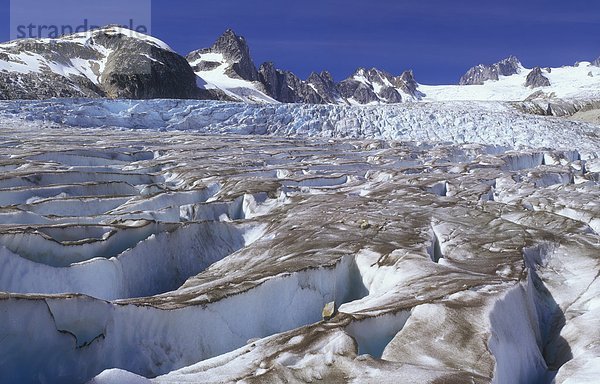 Gletscherspalte  Tellot Gletscher  Mount Waddington Bereich  British Columbia  Kanada.