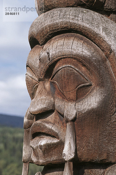 Detail  der Totempfahl Gesicht  British Columbia  Kanada.