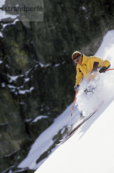 Skifahrer im Whistler Hinterland  Küstengebirge  British Columbia  Kanada.