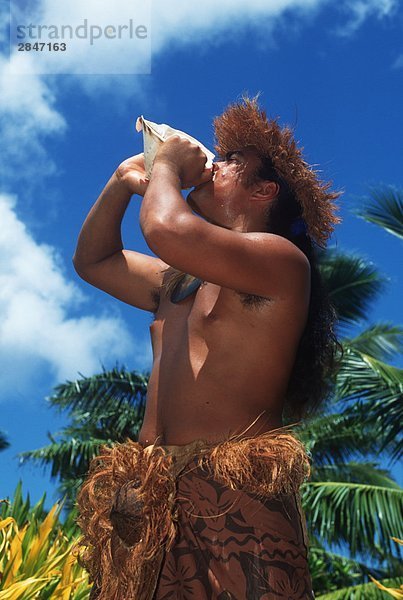 Tradition blasen bläst blasend Kleidung Tänzer Muschel Pazifischer Ozean Pazifik Stiller Ozean Großer Ozean Cook-Inseln Rarotonga