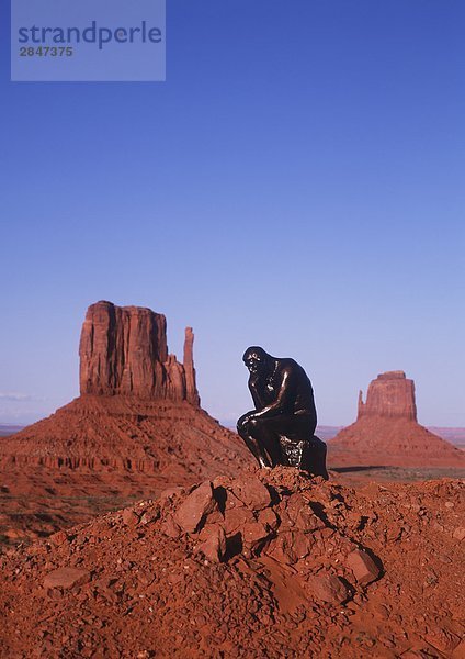 USA  Utah  Denkmal-Senke mit 'Denker' statue