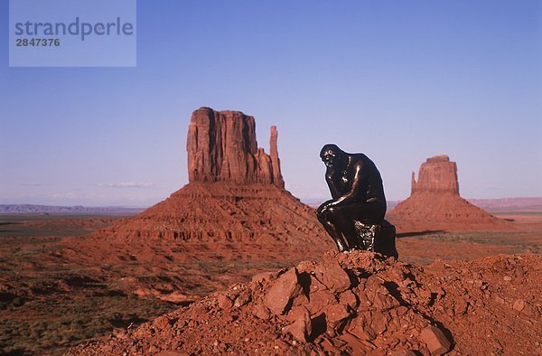 USA  Utah  Denkmal-Senke mit 'Denker' statue