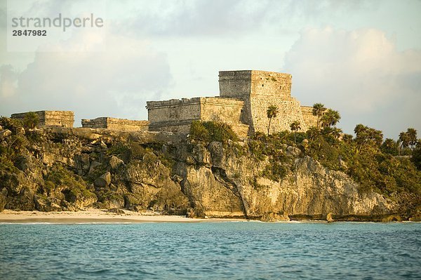 Tulum  die antiken Mauern  Maya Stadt offshore aus betrachtet  Halbinsel Yucatan  Mexiko