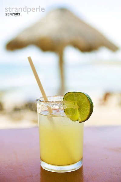 Nahaufnahme cocktail für eine Tabelle in einer Bar am Strand  Mexiko