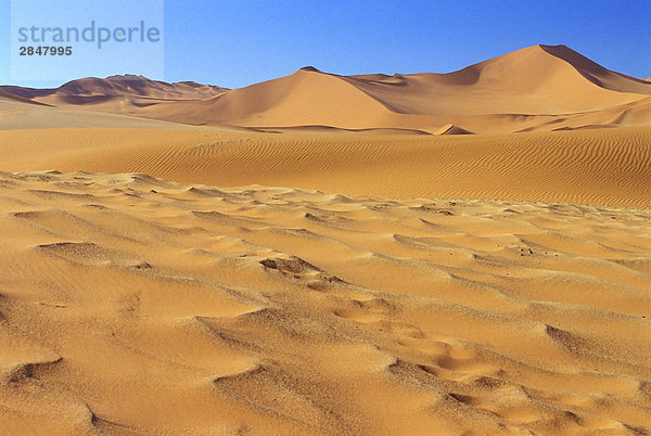 Sanddünen in Sossusvlei  Namibia  Namib-Naukluft-Nationalpark  Namib-Wüste  Afrika