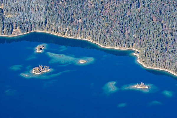 Deutschland  Bayern  Eibsee von der Zugspitze aus gesehen  Hochansicht