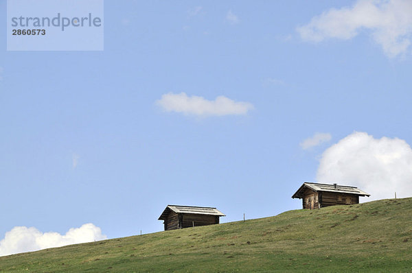 Italien  Südtirol  Hütten in Berglandschaft
