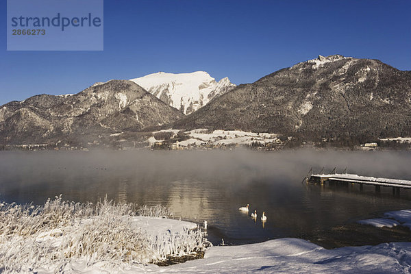 Österreich  Wolfgangsee  Schafberg im Winter