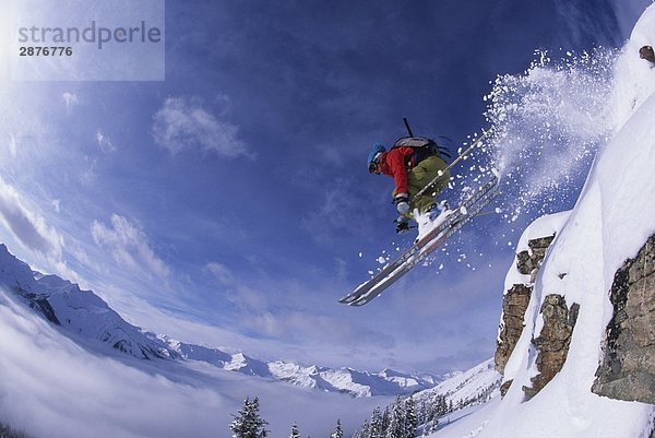 Skifahrer treten Urlaub unbewohnte entlegene Gegend In der Luft schwebend Kanada