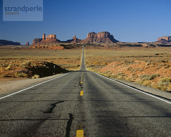 Autobahn zum Monument Valley  Utah  USA