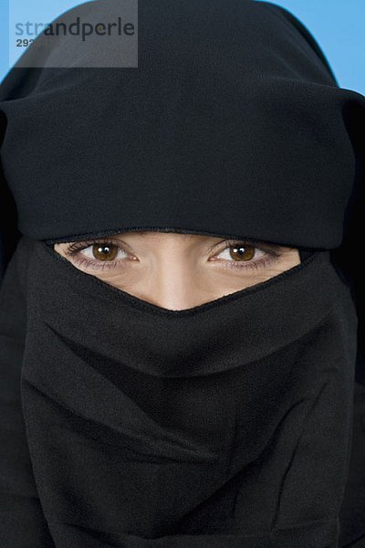 Porträt einer Frau mit einem Niqaab