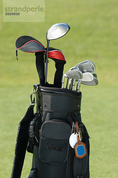 Golf-Bag mit verschiedenen clubs